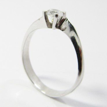 SORTIJA ORO BLANCO PIEDRA