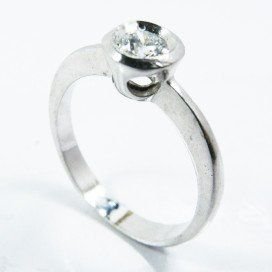 Sortija y Pendientes oro blanco piedra