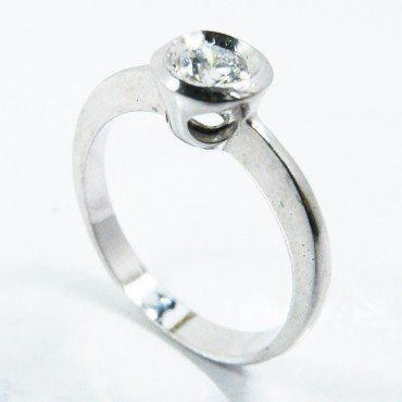 Sortija y Pendientes oro blanco piedra