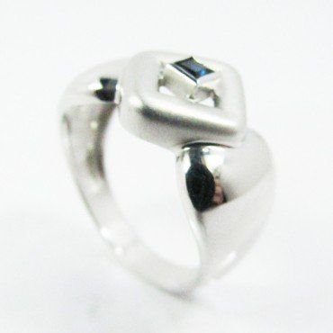 SORTIJA Y PENDIENTES ORO BLANCO PIEDRA